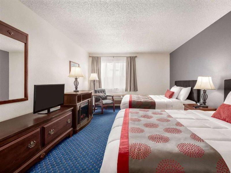 Ramada by Wyndham Arcata Hotel Bagian luar foto