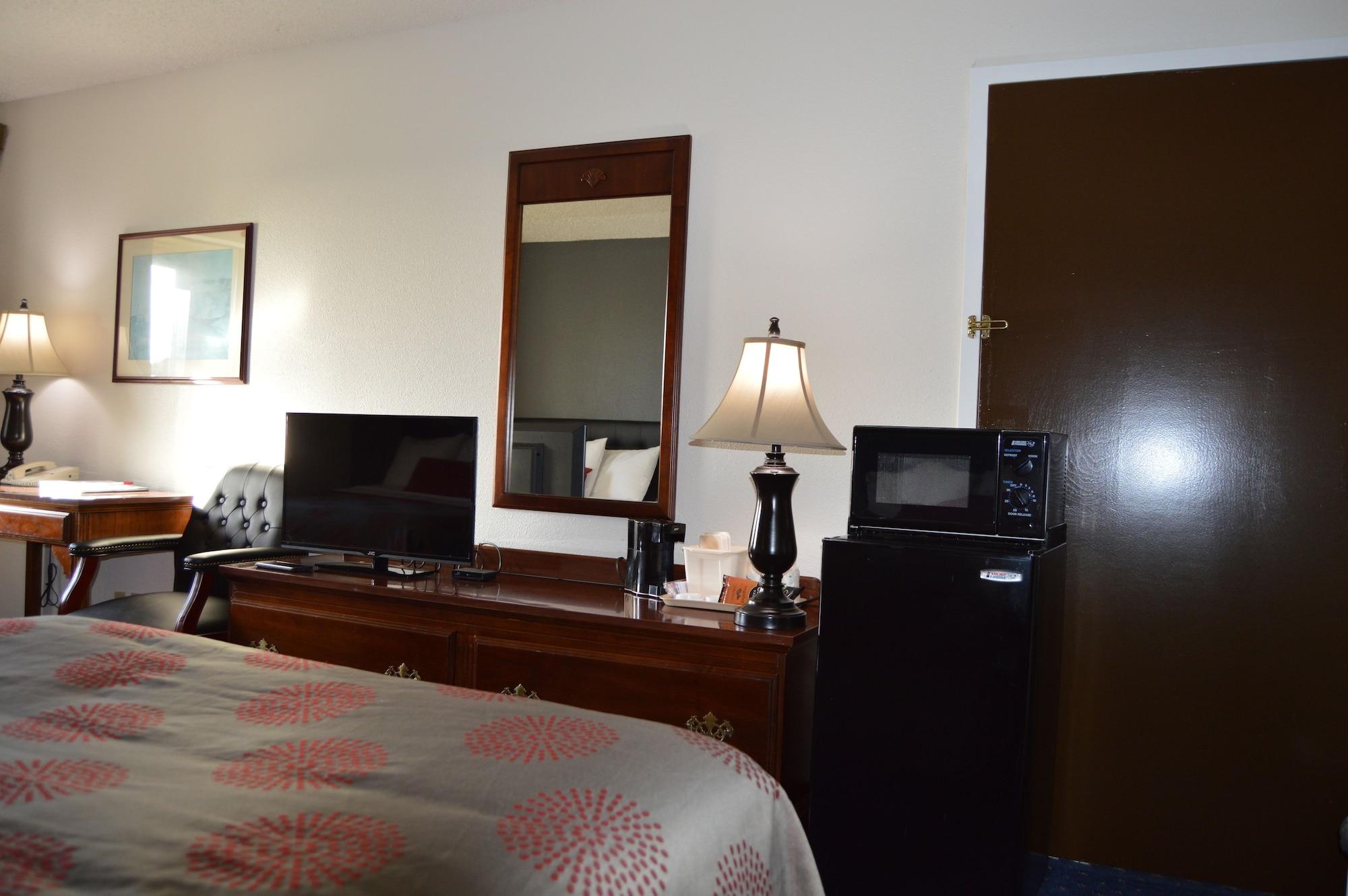 Ramada by Wyndham Arcata Hotel Bagian luar foto