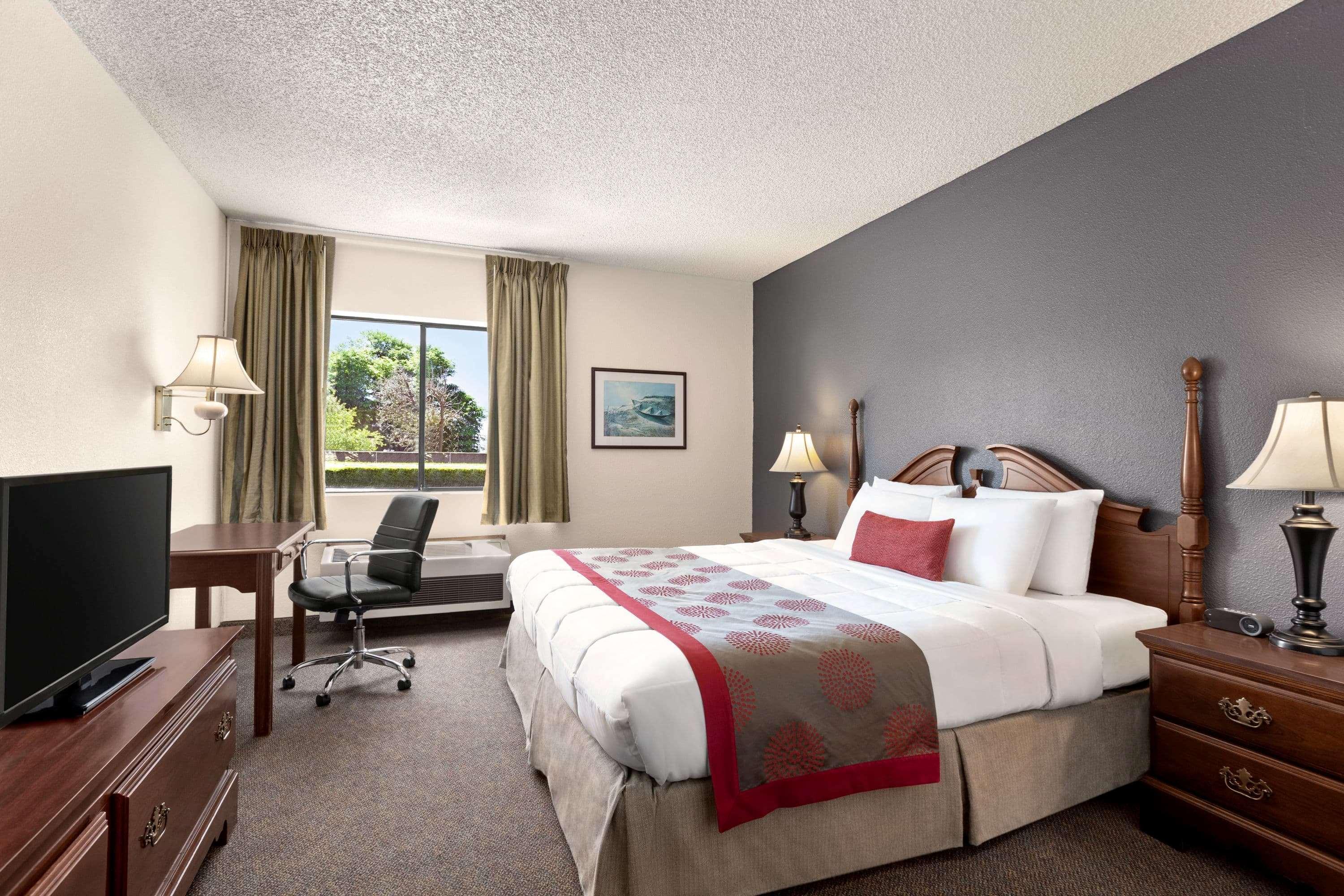 Ramada by Wyndham Arcata Hotel Bagian luar foto