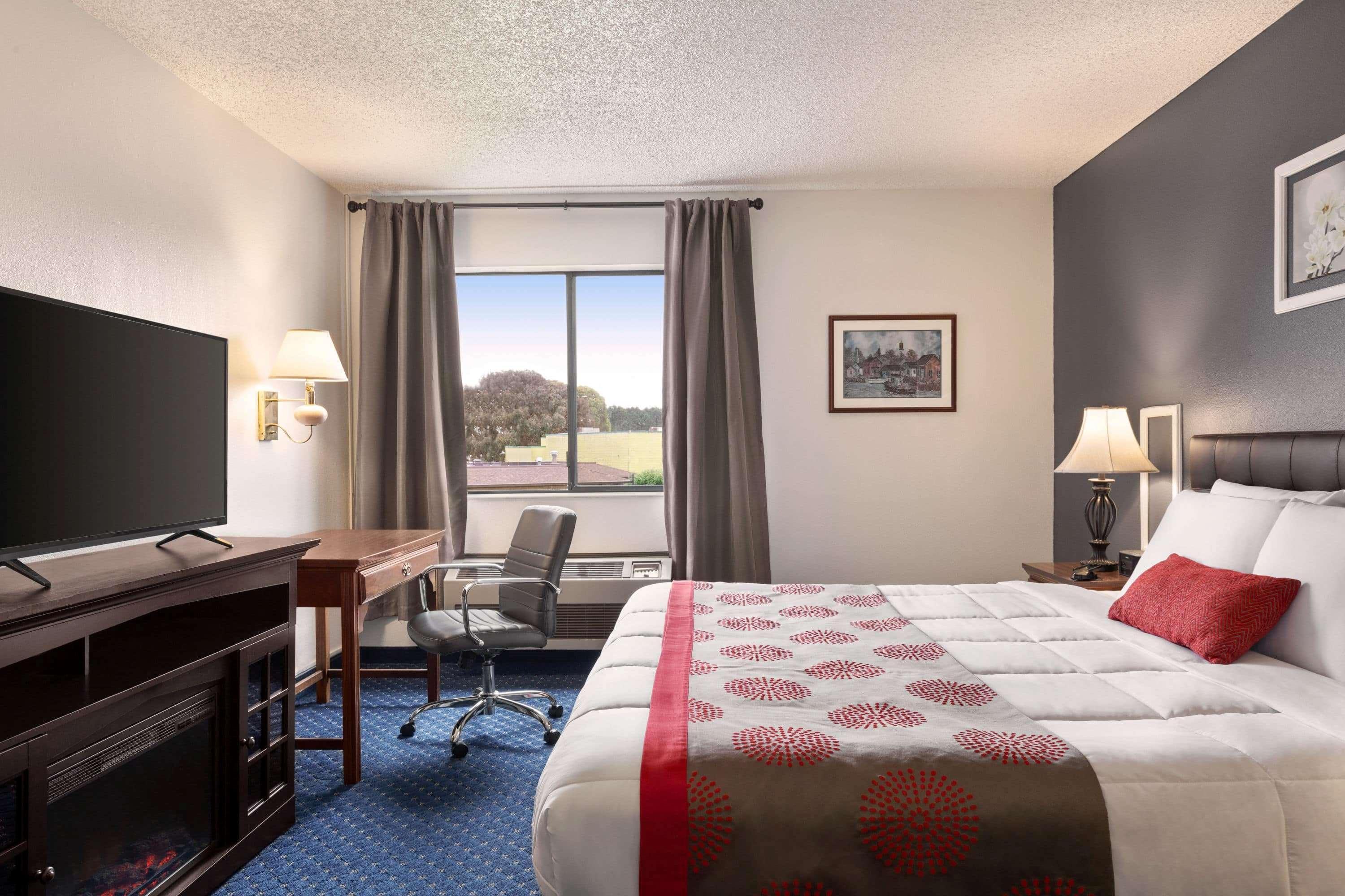 Ramada by Wyndham Arcata Hotel Bagian luar foto