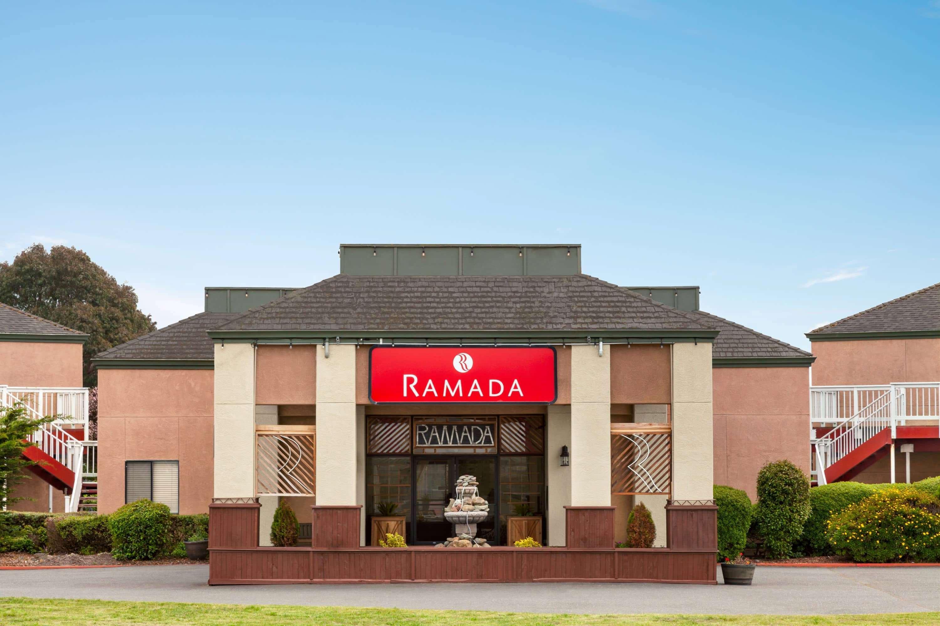 Ramada by Wyndham Arcata Hotel Bagian luar foto