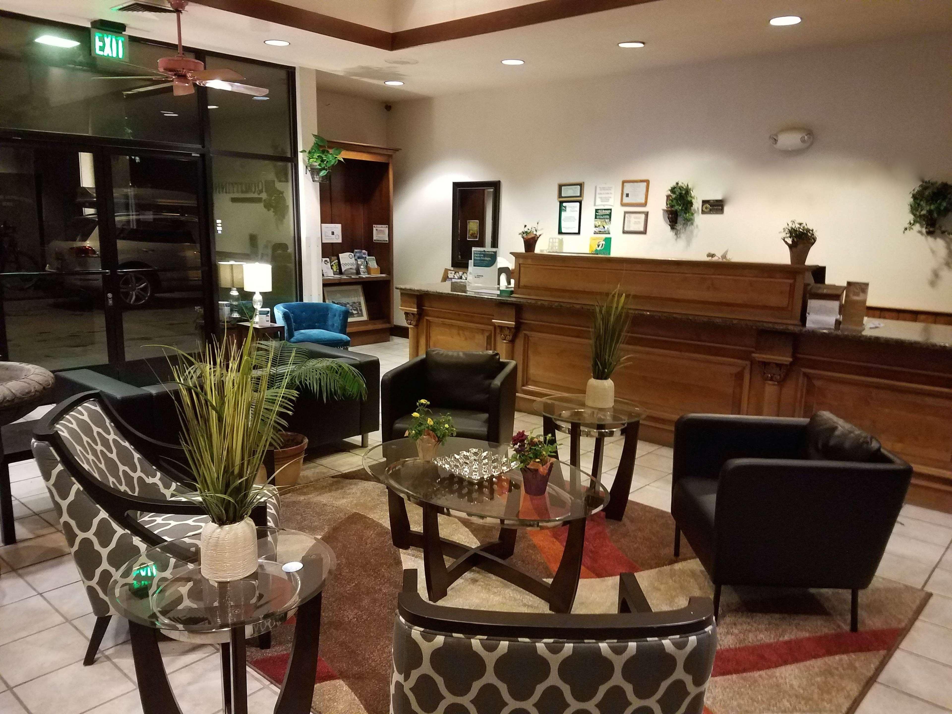 Ramada by Wyndham Arcata Hotel Bagian luar foto