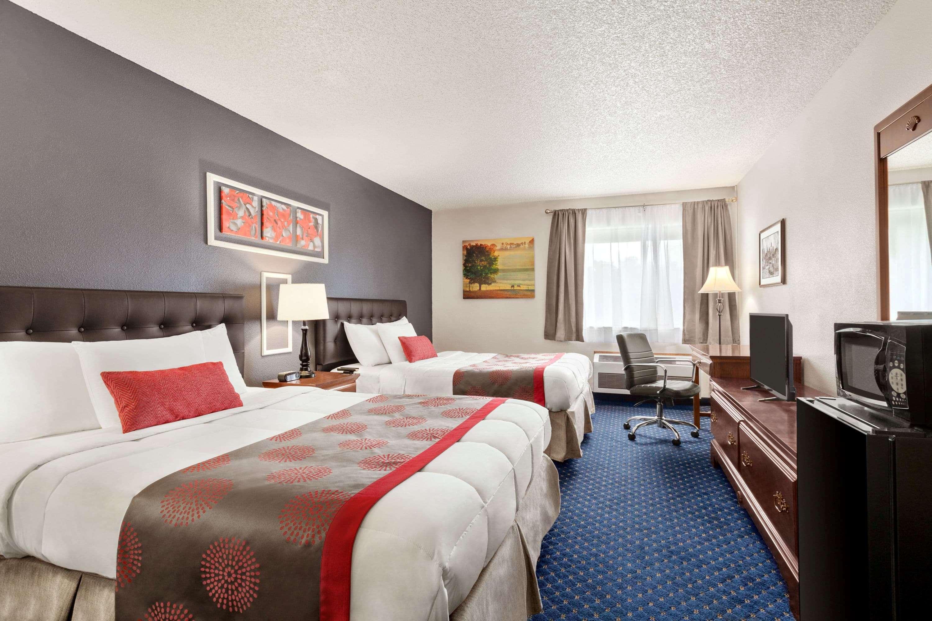 Ramada by Wyndham Arcata Hotel Bagian luar foto