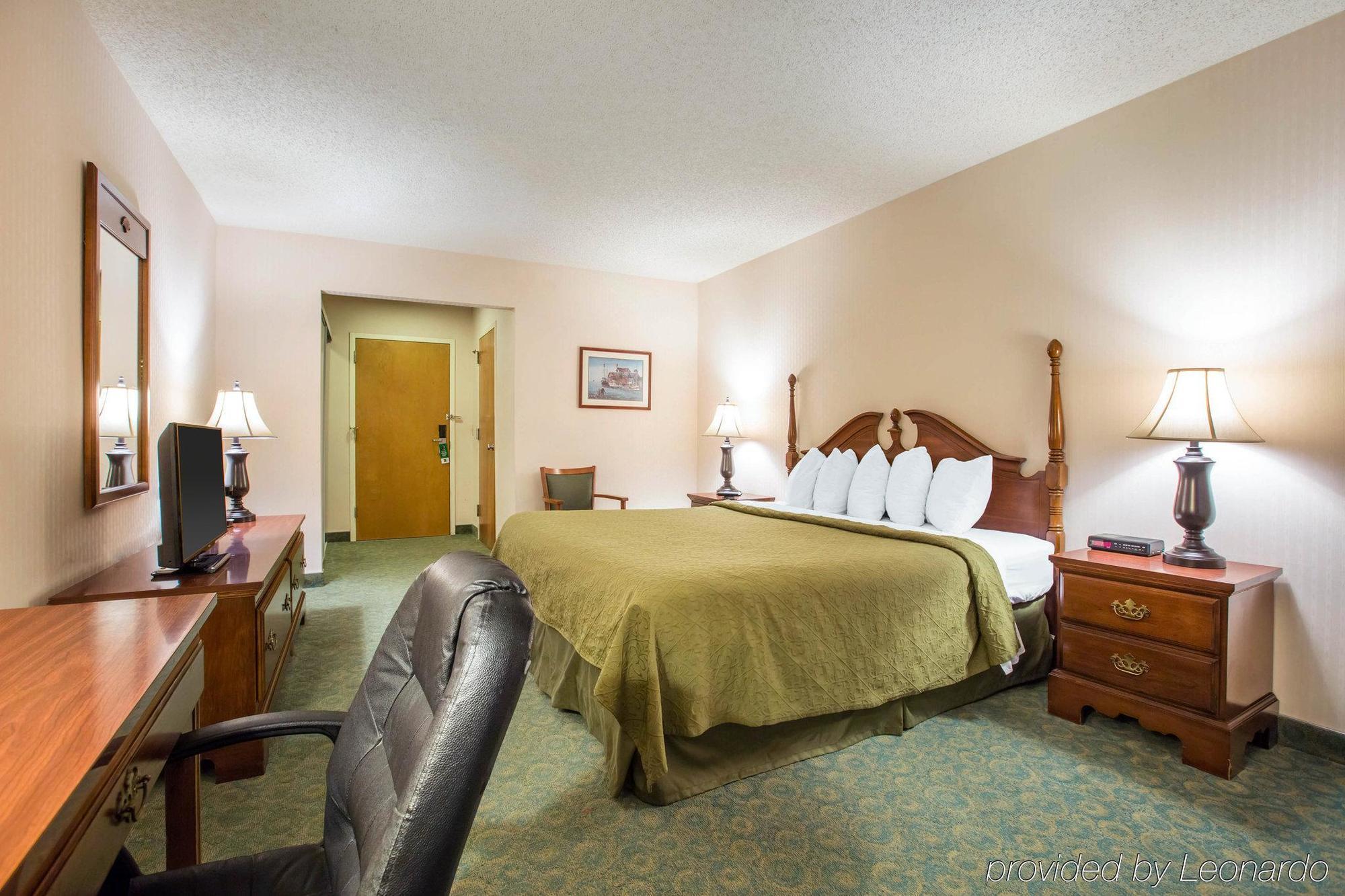 Ramada by Wyndham Arcata Hotel Bagian luar foto