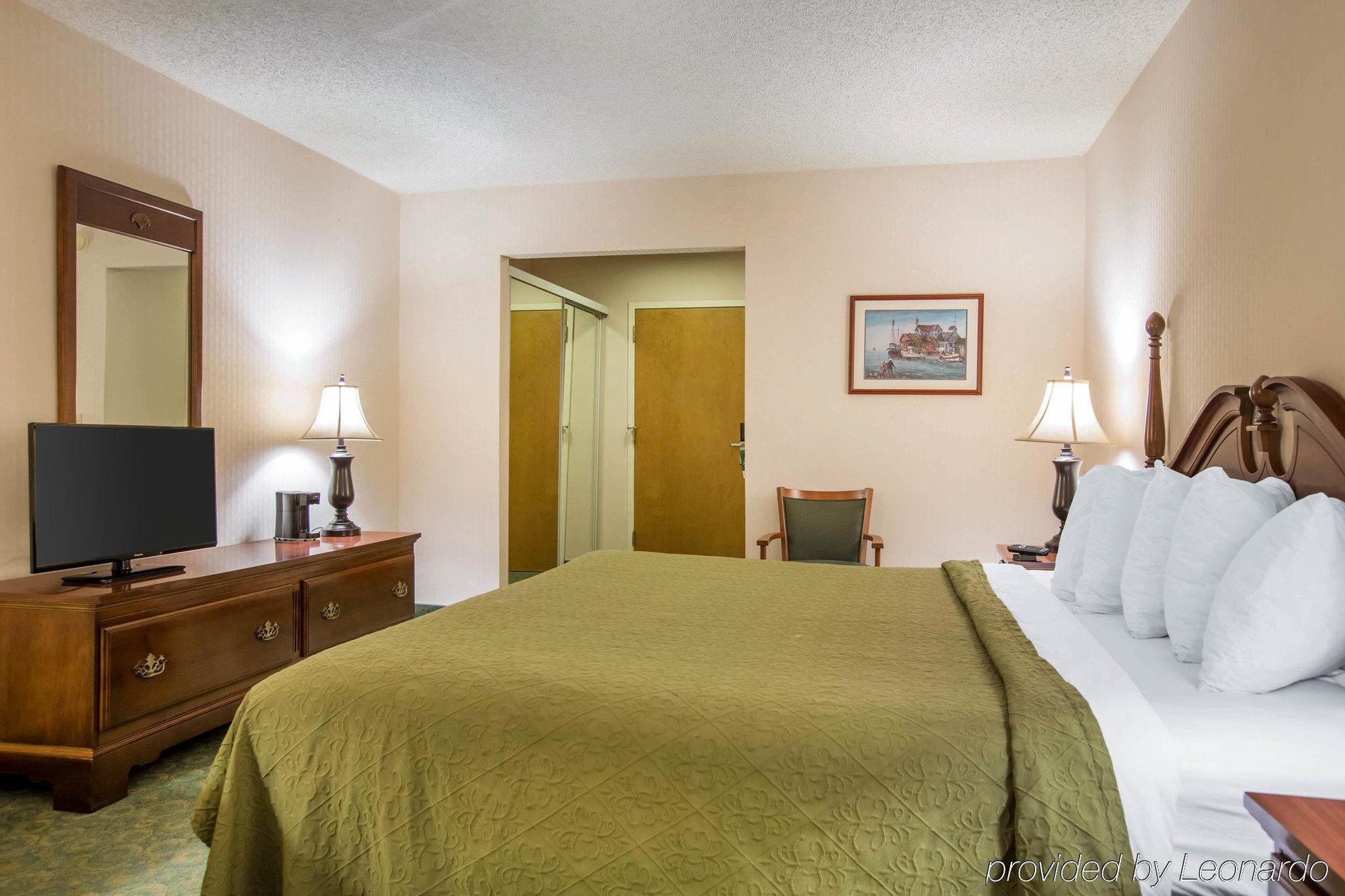 Ramada by Wyndham Arcata Hotel Bagian luar foto