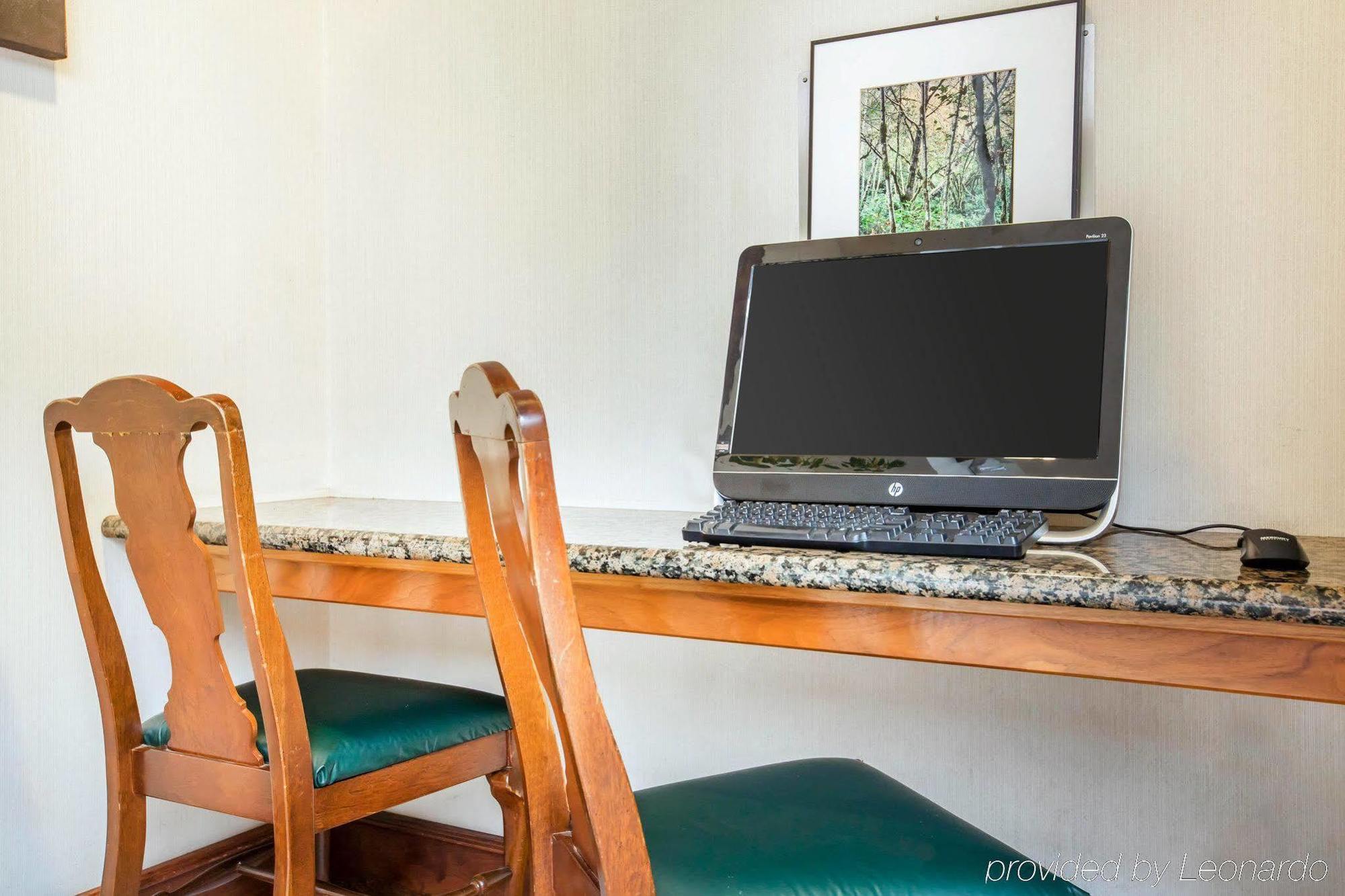 Ramada by Wyndham Arcata Hotel Bagian luar foto