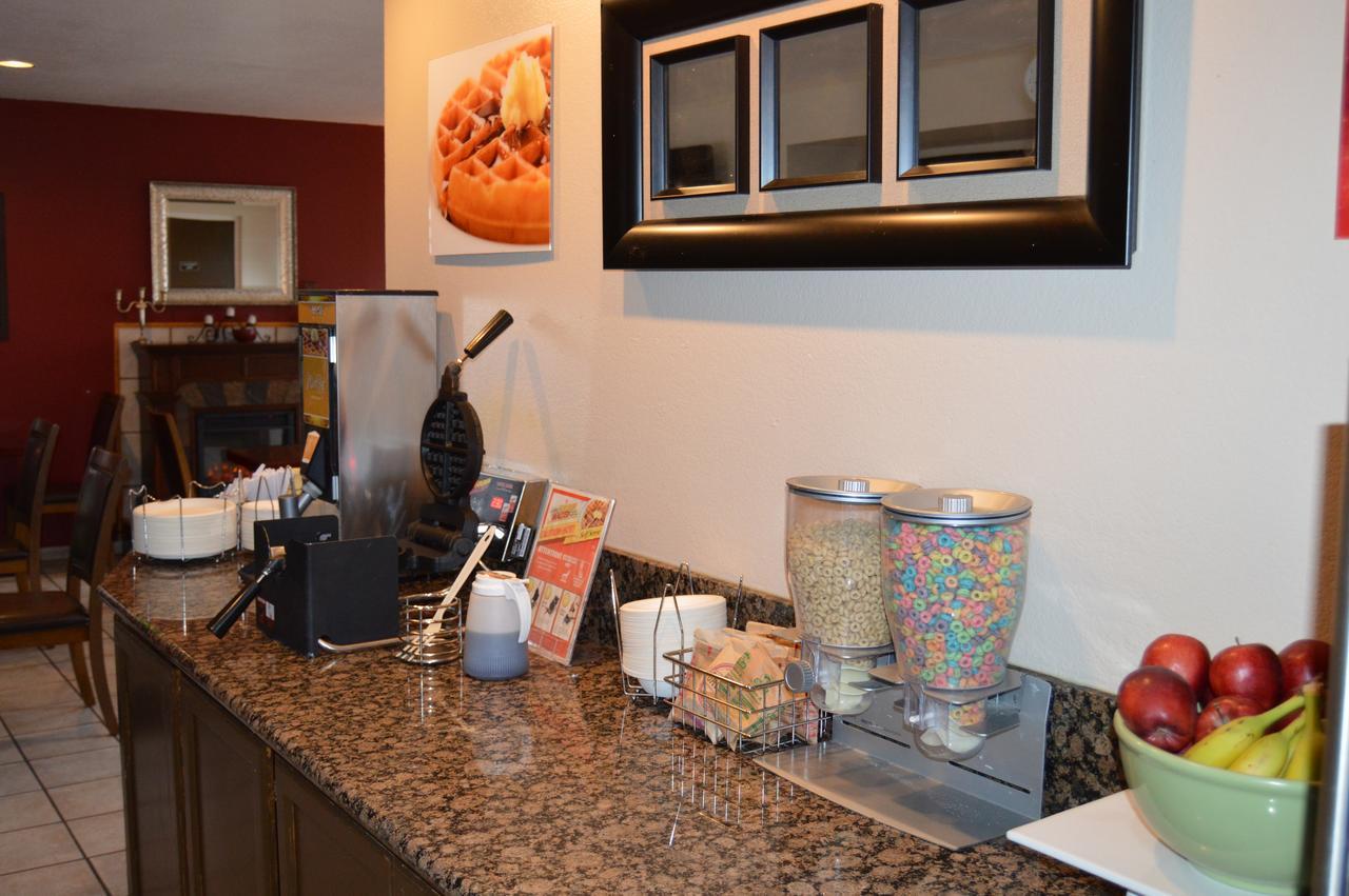 Ramada by Wyndham Arcata Hotel Bagian luar foto