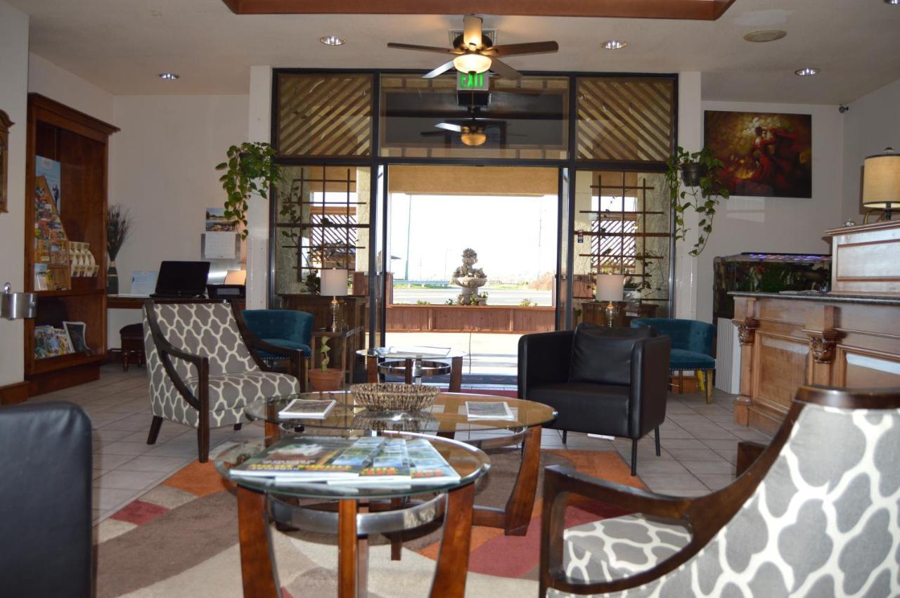 Ramada by Wyndham Arcata Hotel Bagian luar foto