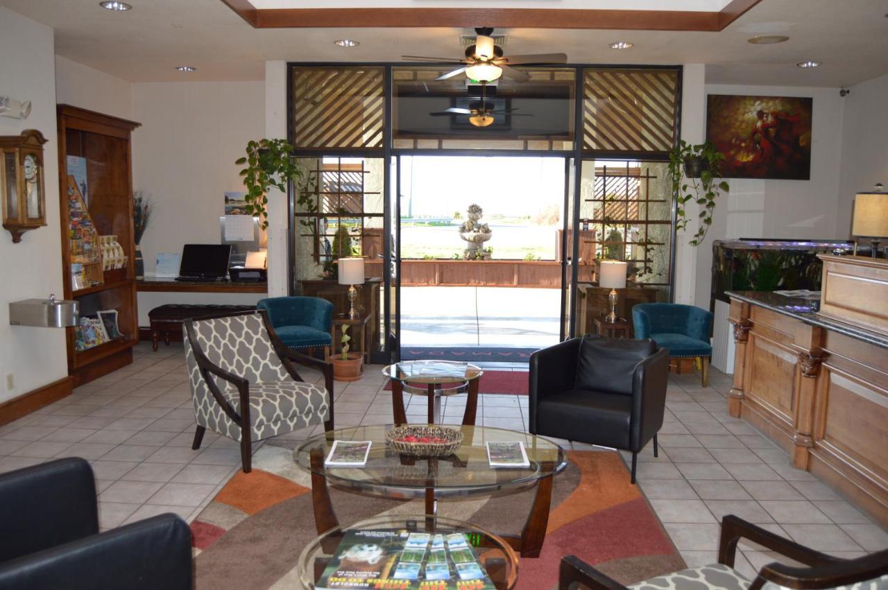 Ramada by Wyndham Arcata Hotel Bagian luar foto