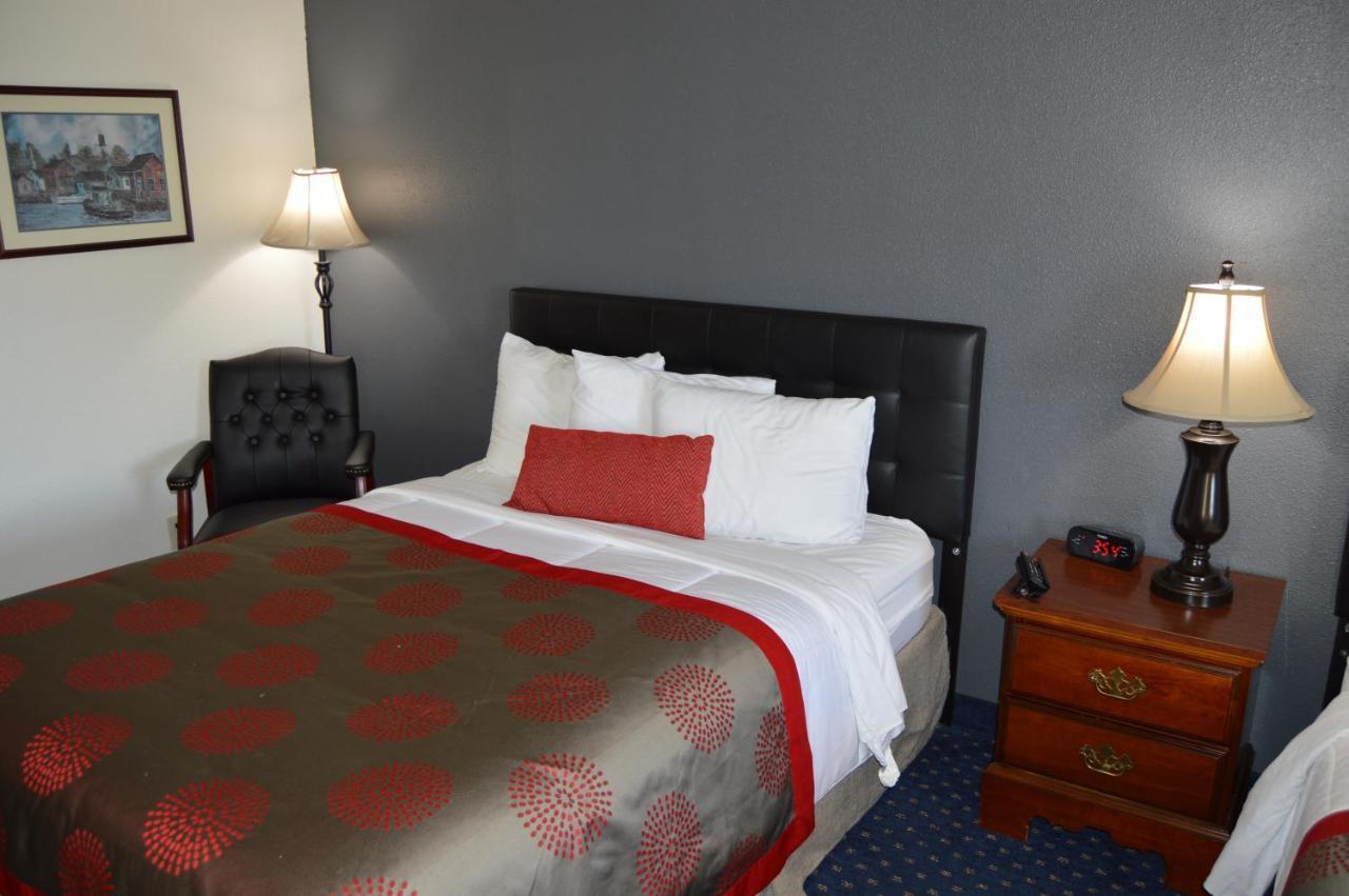 Ramada by Wyndham Arcata Hotel Bagian luar foto