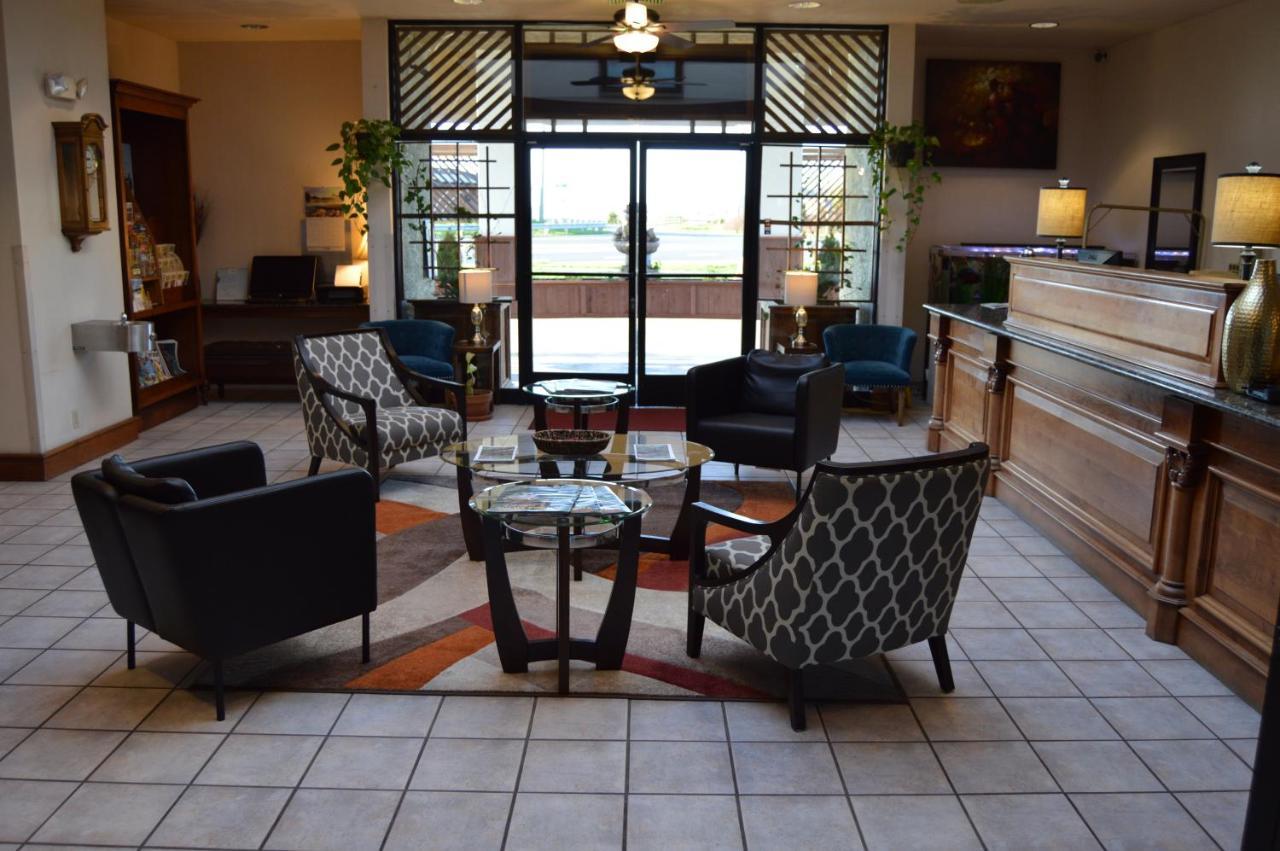 Ramada by Wyndham Arcata Hotel Bagian luar foto
